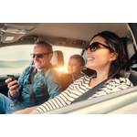 familie im auto