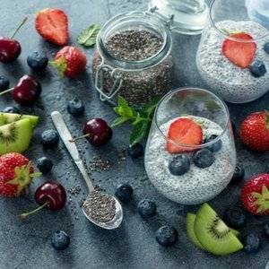 Chia-Pudding in verschiedenen Varianten