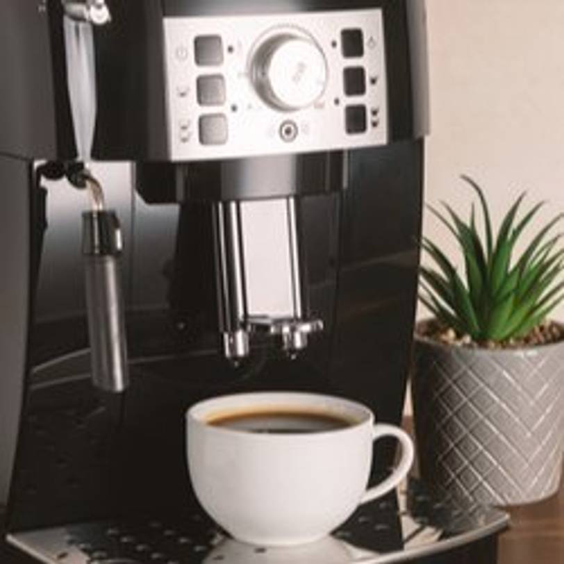 fertiger kaffee unter kaffeevollautomat