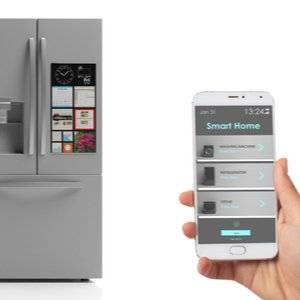 Side-by-Side-Kühlschrank mit Smartphone-Steuerung